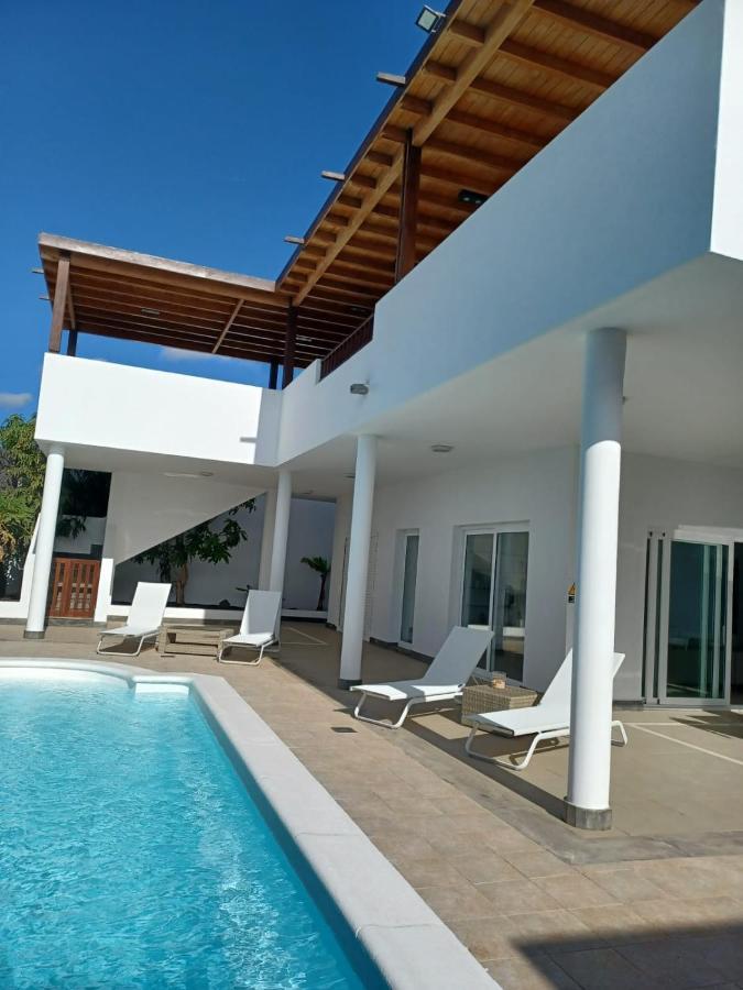 Villa Lanzarote Puerto Calero Exterior photo