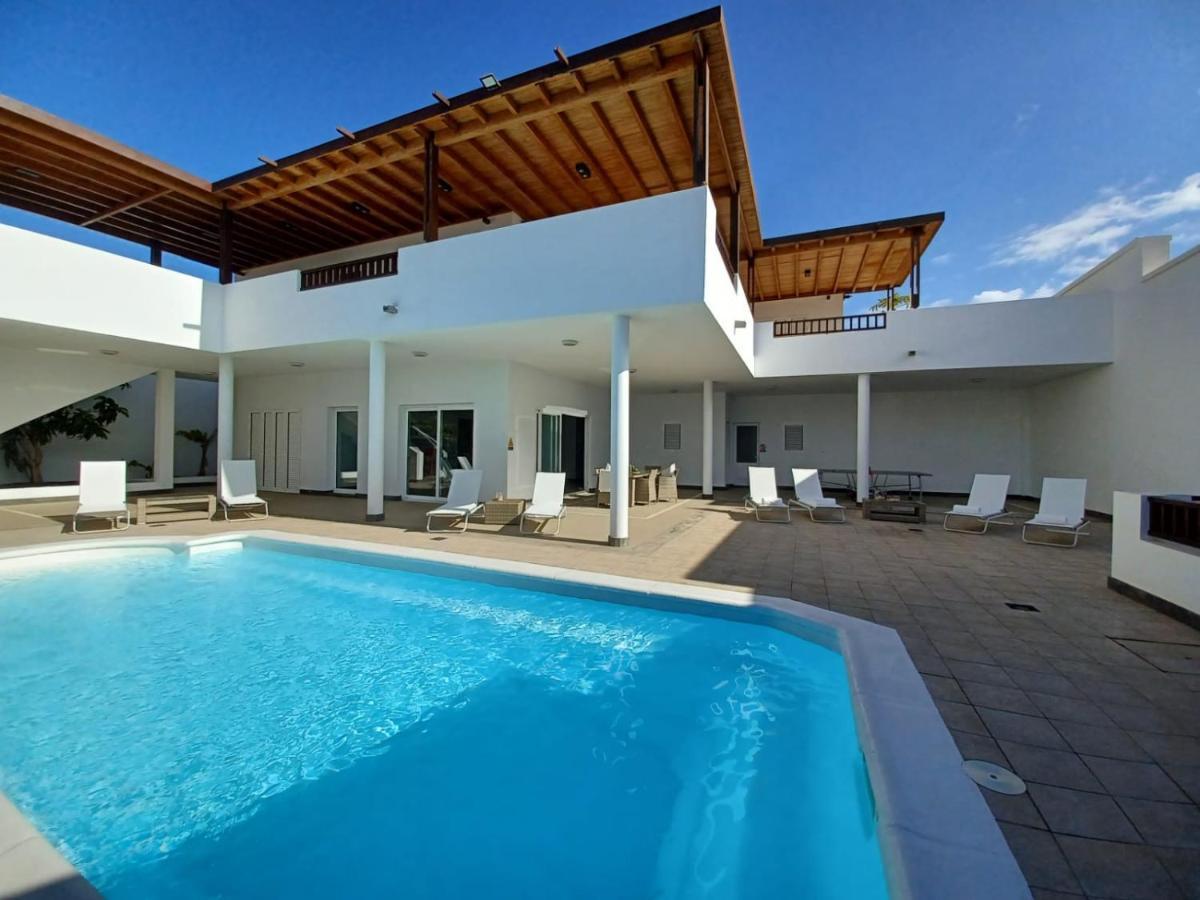 Villa Lanzarote Puerto Calero Exterior photo